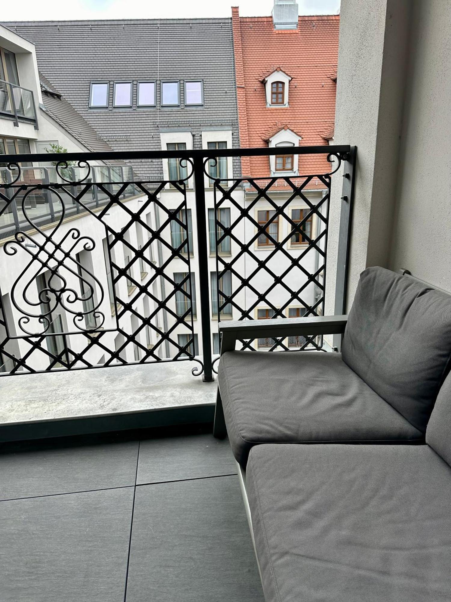 Exklusives Apartment Mit Einmaligem Blick Zur Frauenkirche - Parkplatz Kostenfrei เดรสเดน ภายนอก รูปภาพ